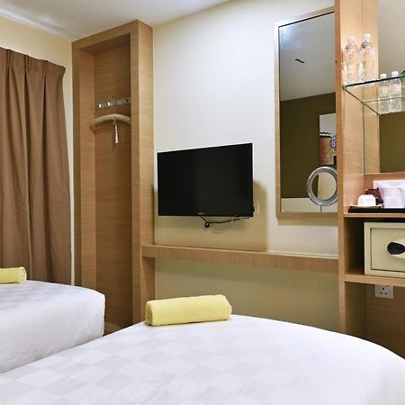 Hotel Mornington Bukit Permata Lumut Bagian luar foto