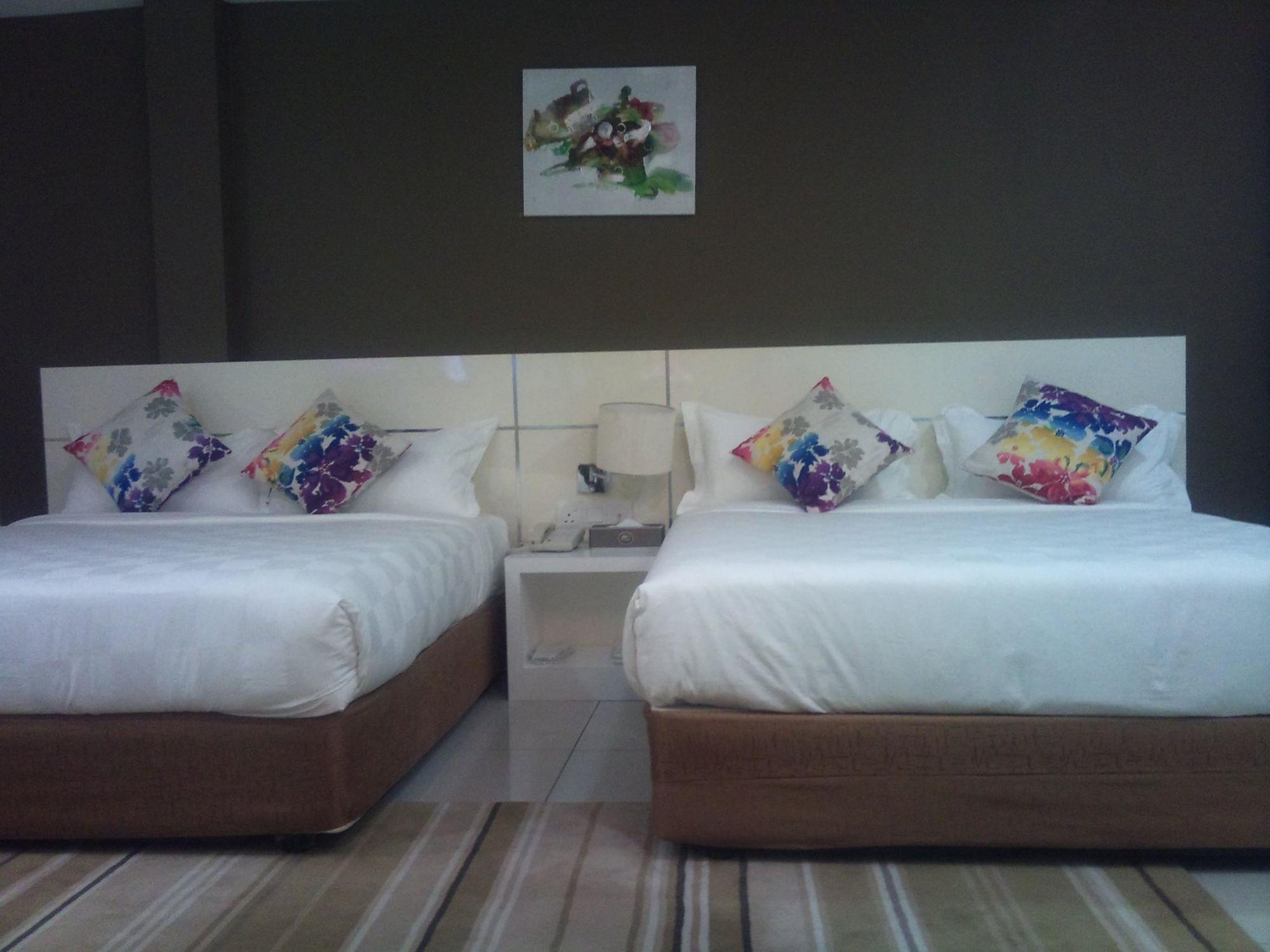 Hotel Mornington Bukit Permata Lumut Bagian luar foto