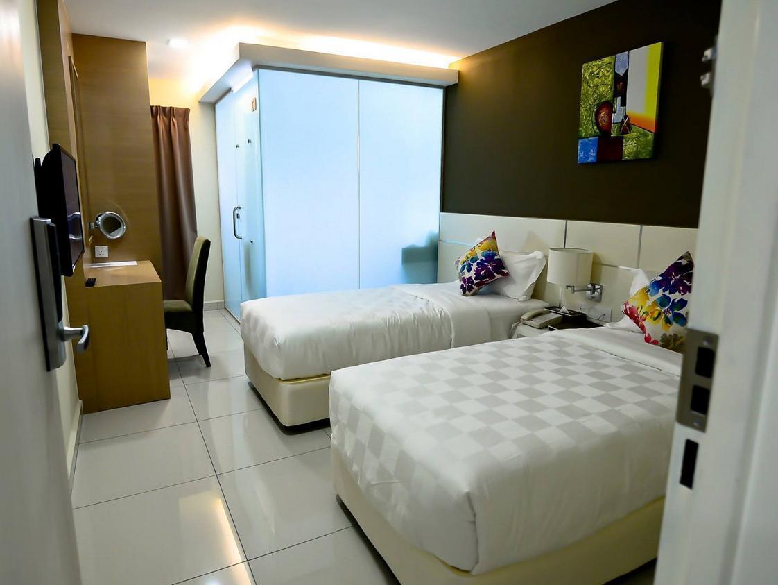 Hotel Mornington Bukit Permata Lumut Bagian luar foto