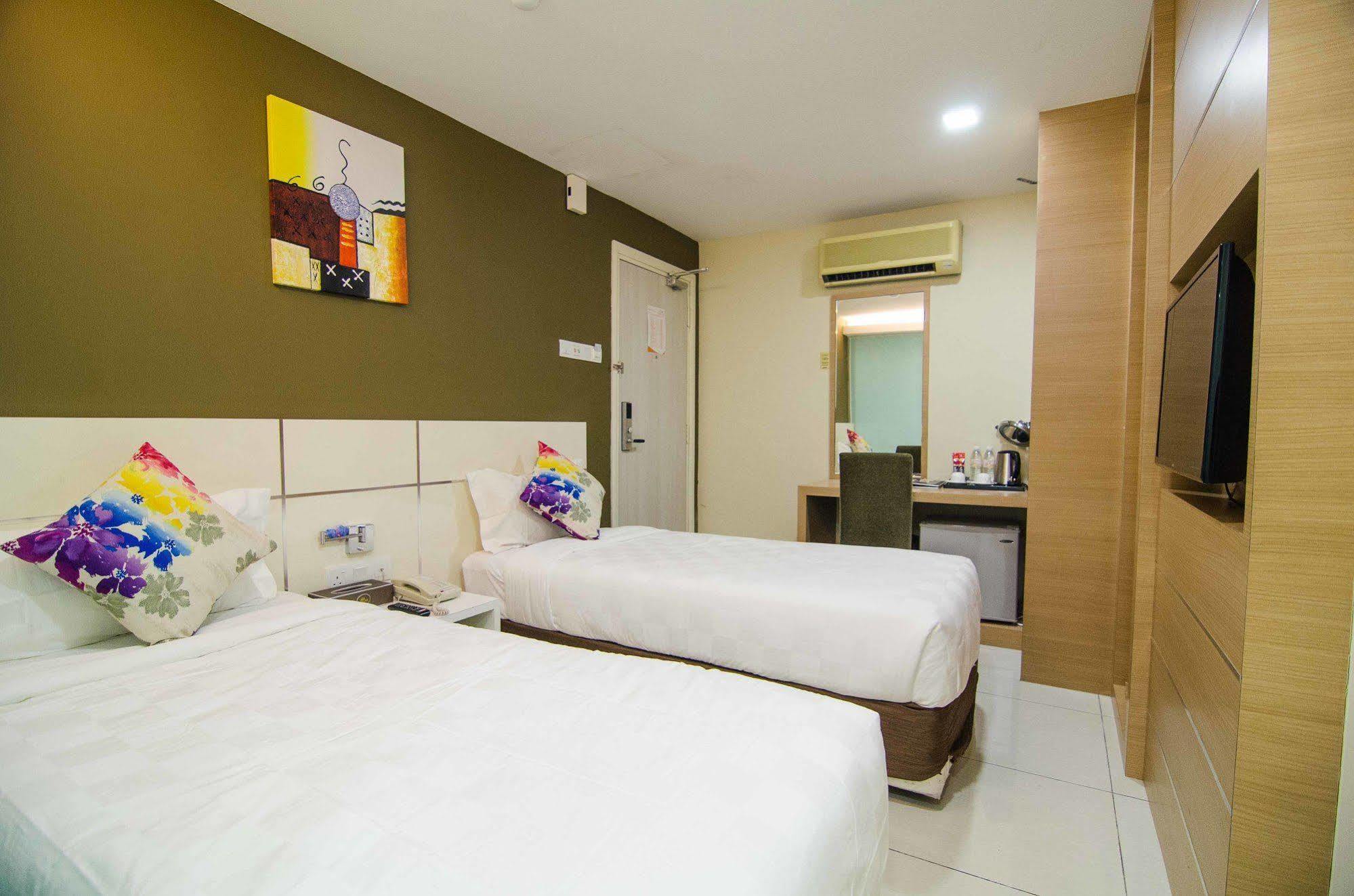Hotel Mornington Bukit Permata Lumut Bagian luar foto