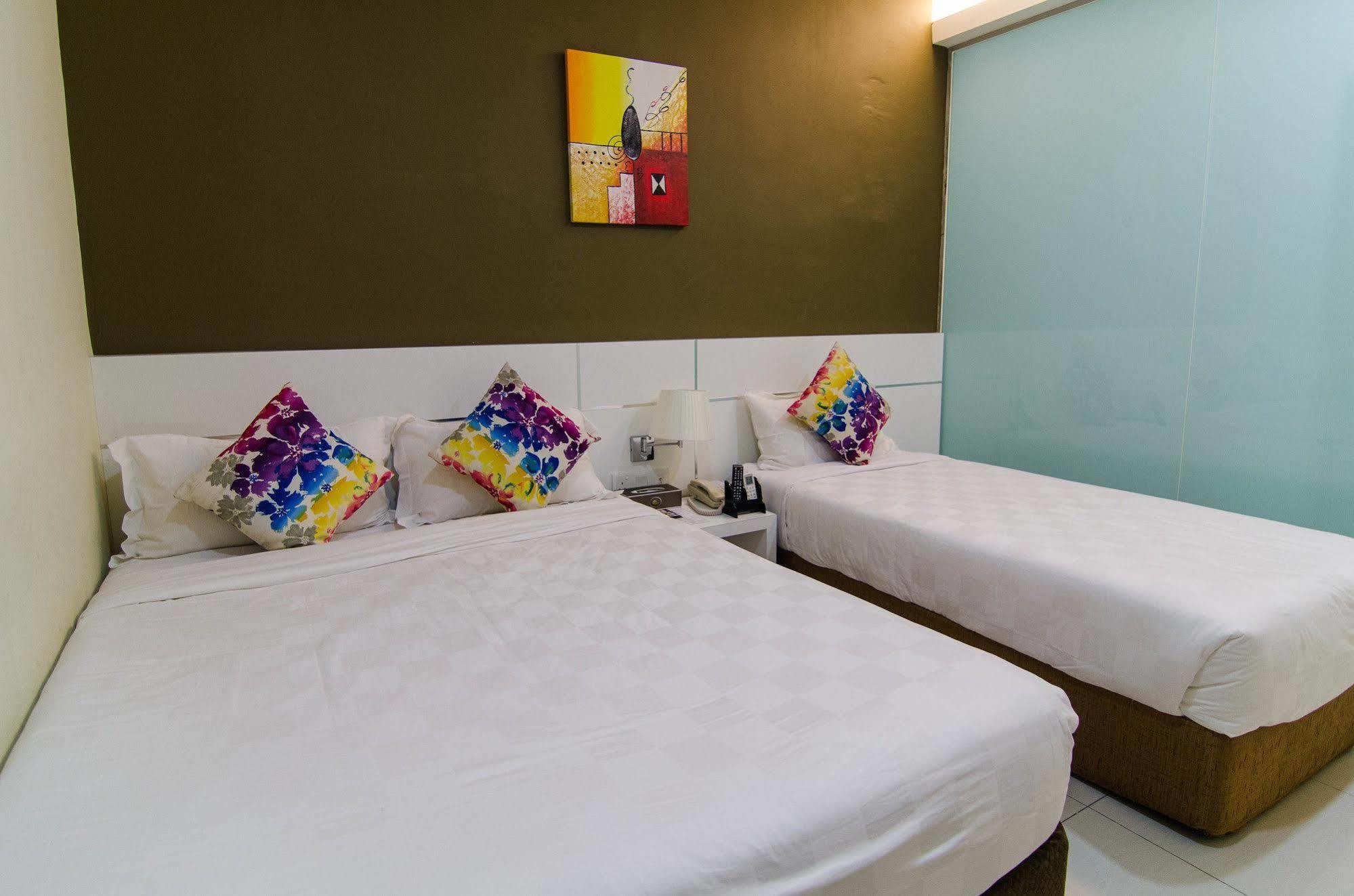 Hotel Mornington Bukit Permata Lumut Bagian luar foto