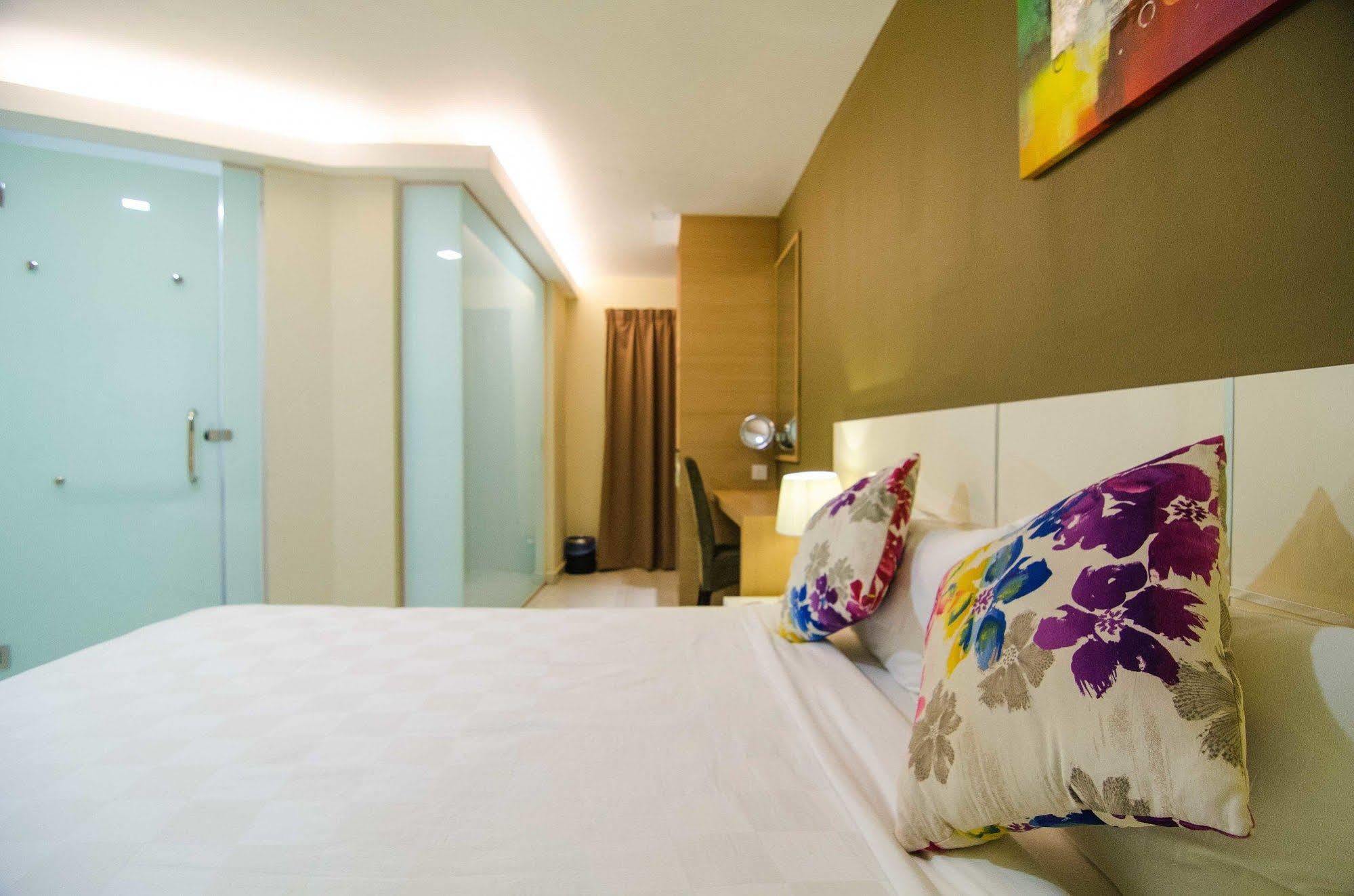 Hotel Mornington Bukit Permata Lumut Bagian luar foto