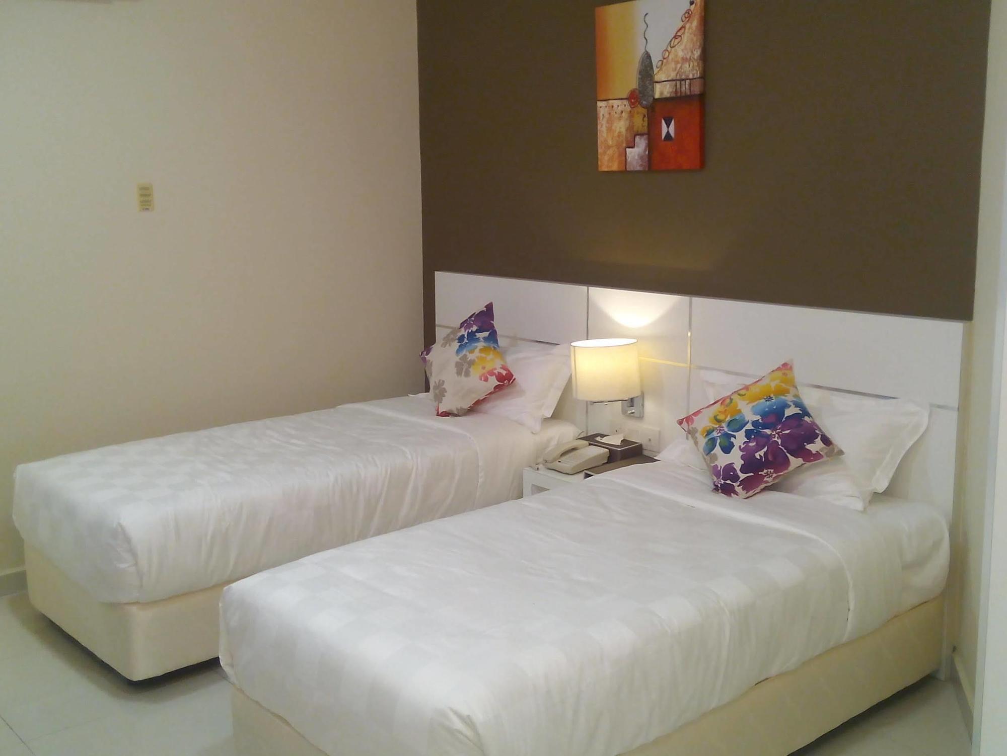 Hotel Mornington Bukit Permata Lumut Bagian luar foto