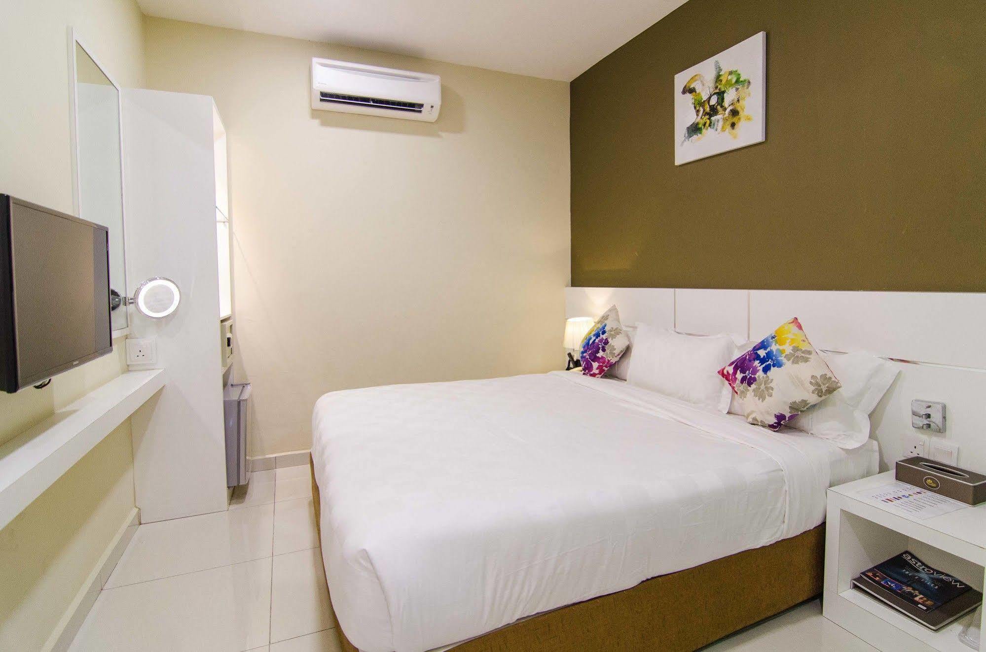 Hotel Mornington Bukit Permata Lumut Bagian luar foto