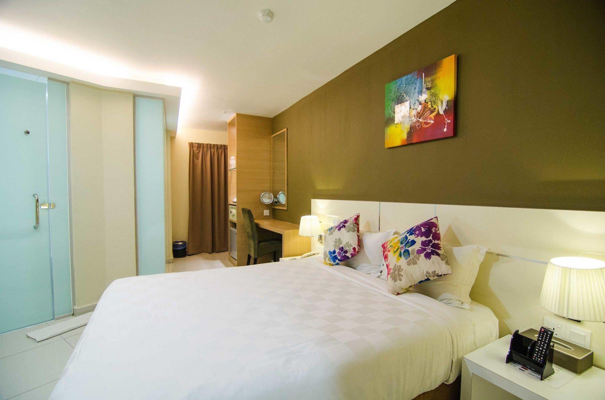Hotel Mornington Bukit Permata Lumut Bagian luar foto