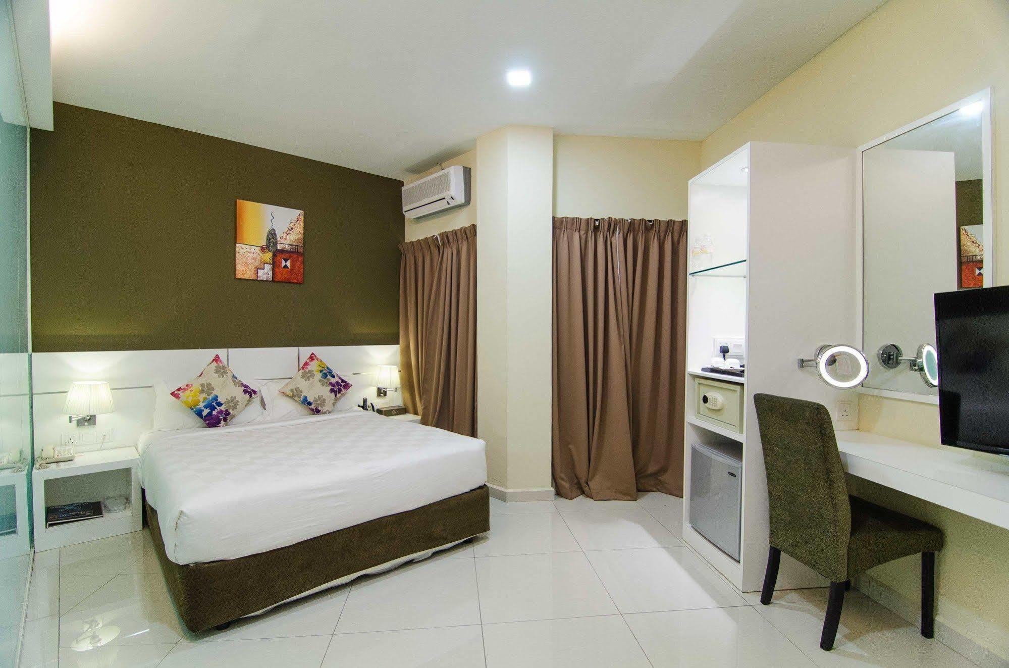 Hotel Mornington Bukit Permata Lumut Bagian luar foto