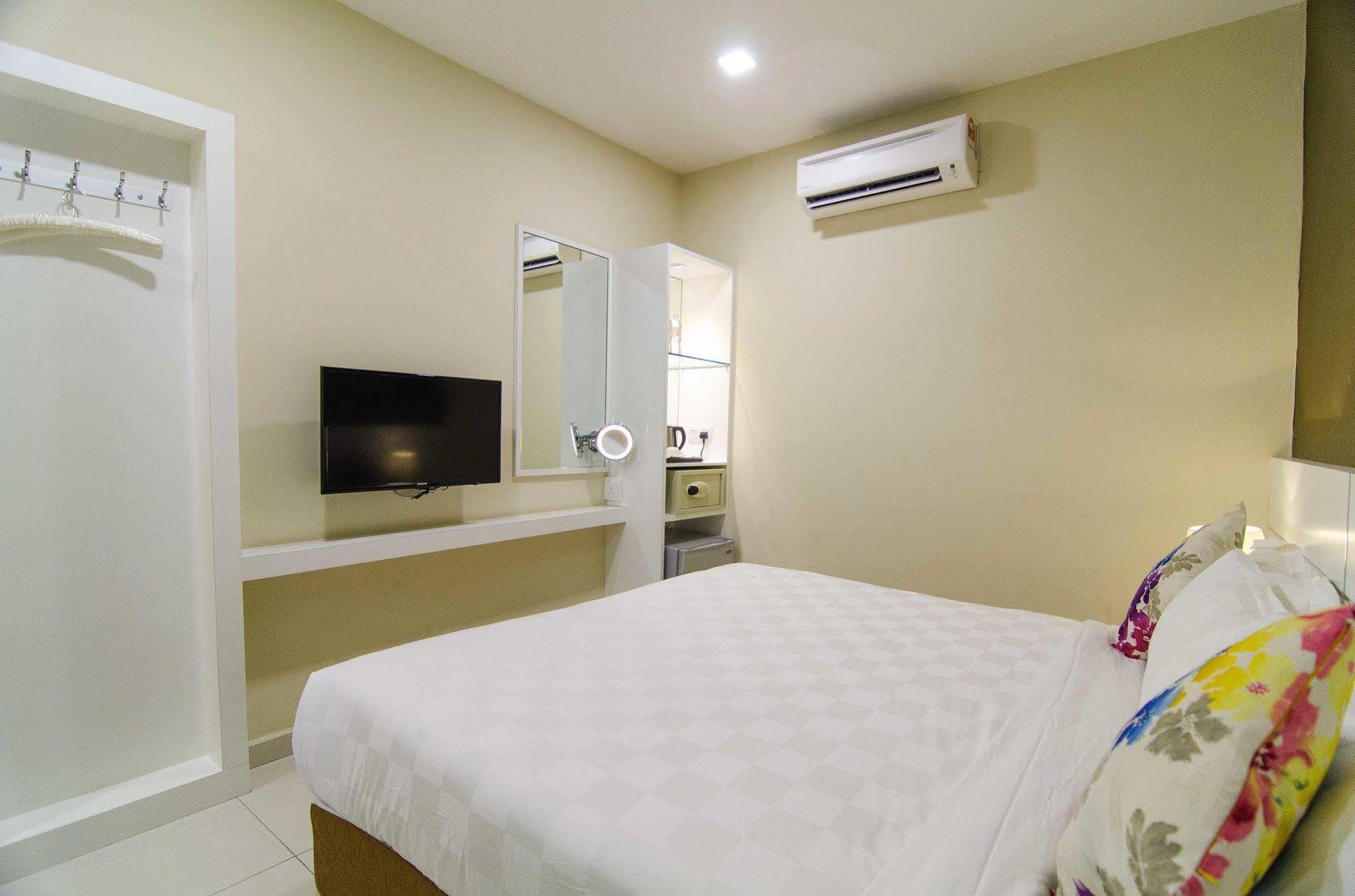 Hotel Mornington Bukit Permata Lumut Bagian luar foto