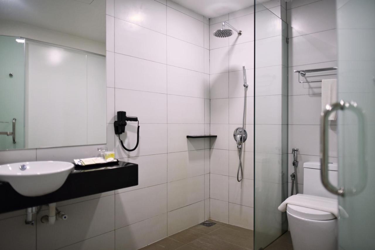 Hotel Mornington Bukit Permata Lumut Bagian luar foto